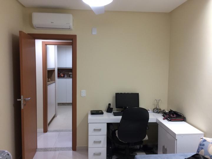 Apartamento à venda com 3 quartos, 170m² - Foto 2