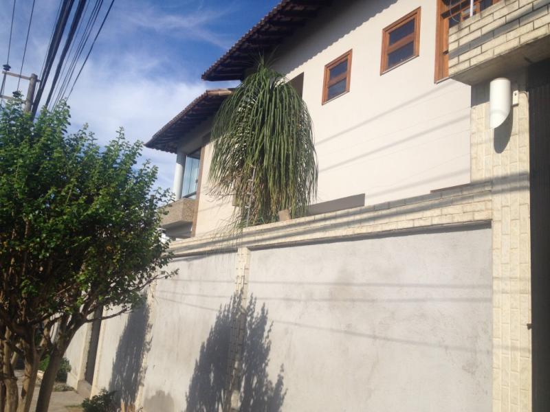 Casa à venda com 6 quartos, 500m² - Foto 2