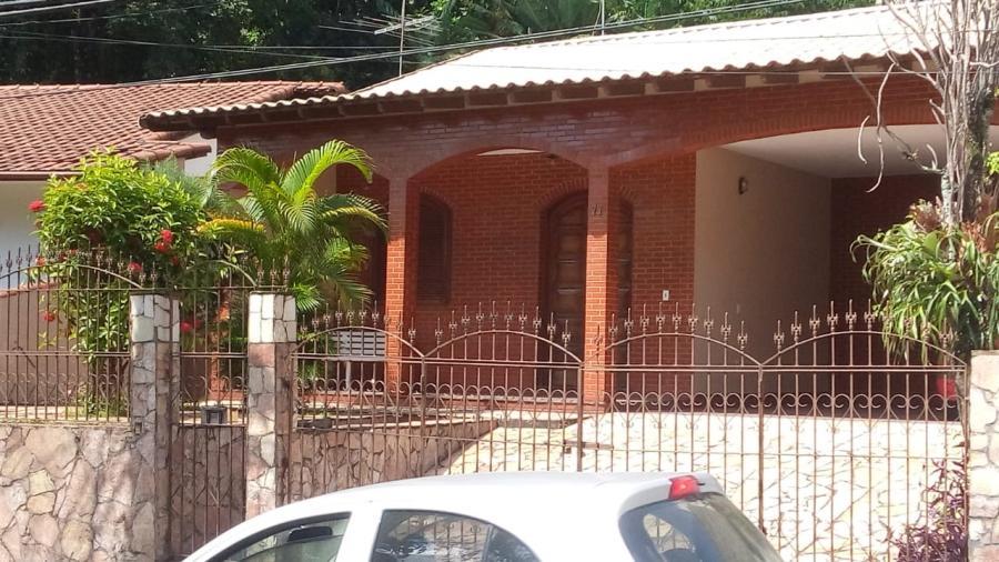 Casa à venda com 4 quartos, 188m² - Foto 1