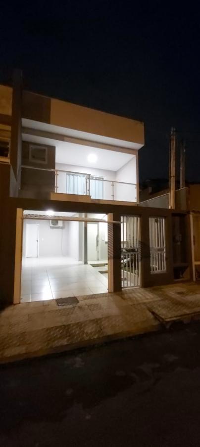 Casa à venda com 3 quartos, 156m² - Foto 1