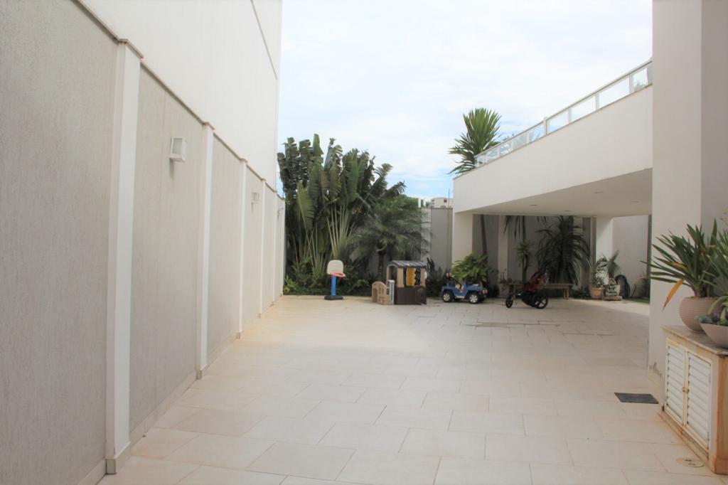 Casa à venda com 4 quartos, 383m² - Foto 2