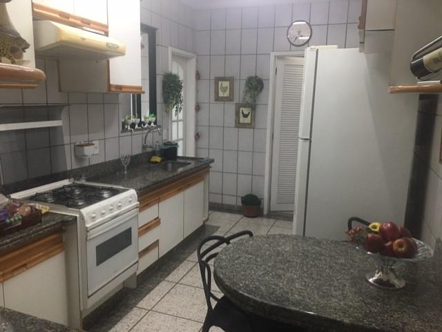 Apartamento à venda com 3 quartos, 218m² - Foto 25