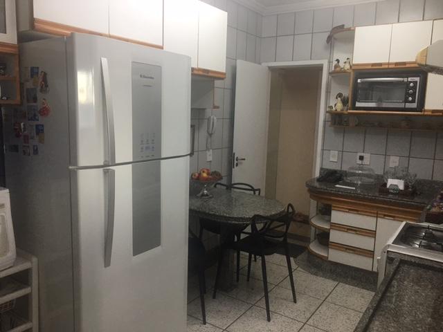 Apartamento à venda com 3 quartos, 218m² - Foto 29