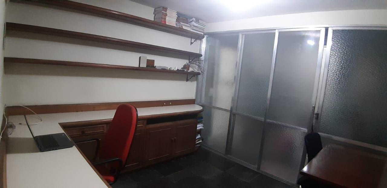 Apartamento à venda com 4 quartos, 180m² - Foto 11