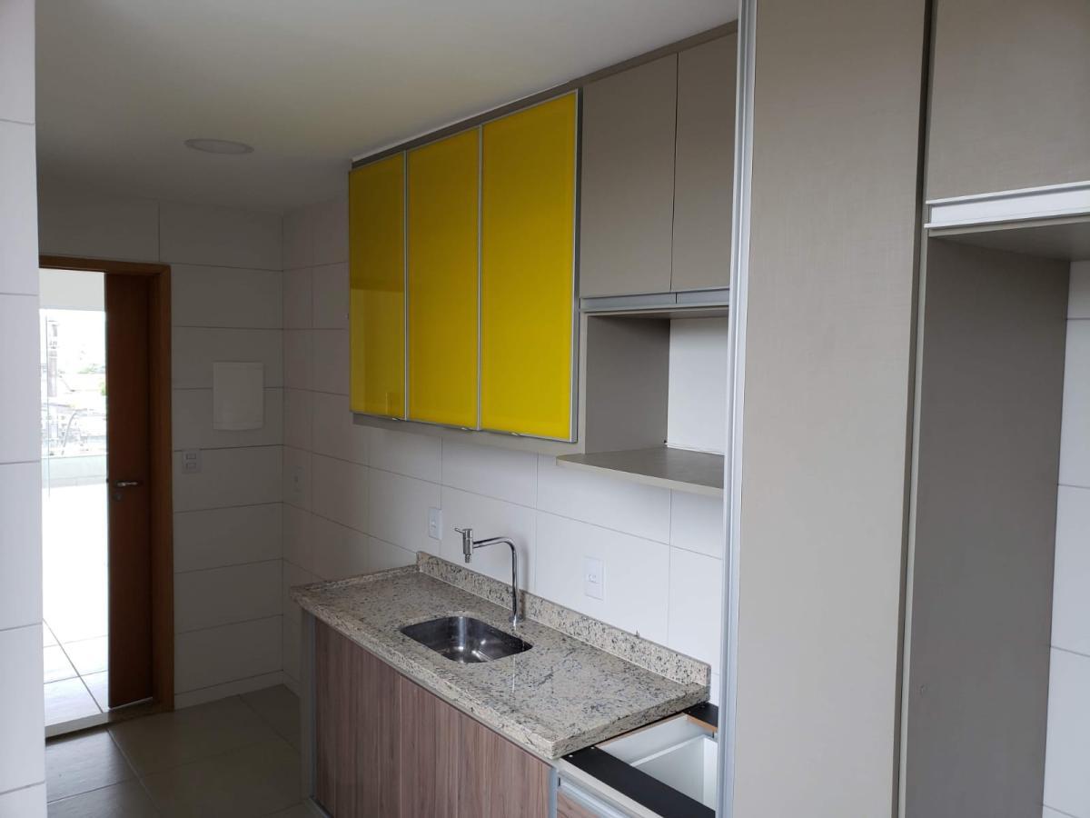 Apartamento à venda com 2 quartos, 70m² - Foto 4