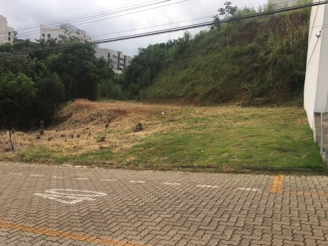 Terreno à venda, 670m² - Foto 1