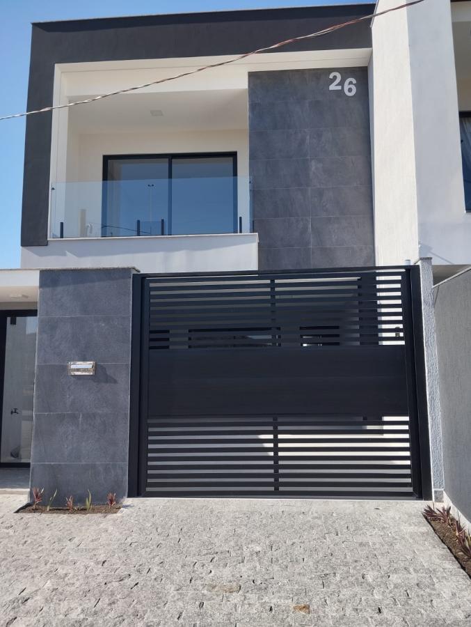 Casa à venda com 3 quartos, 219m² - Foto 1