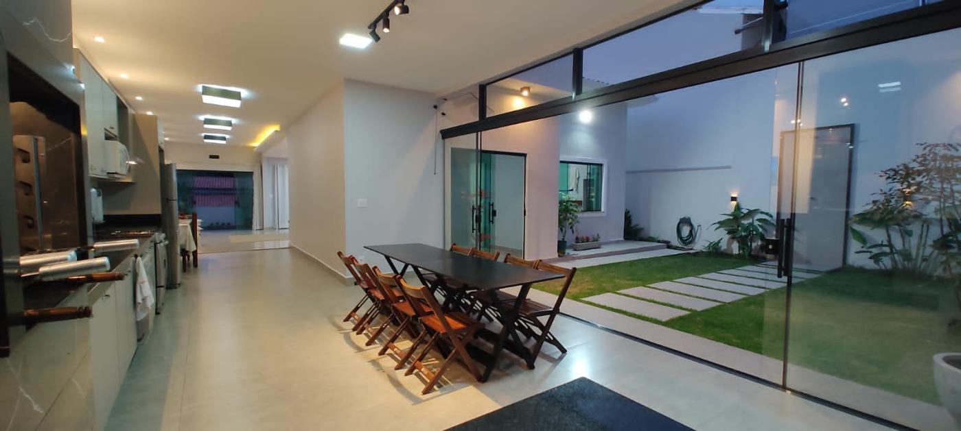 Casa à venda com 3 quartos, 288m² - Foto 1