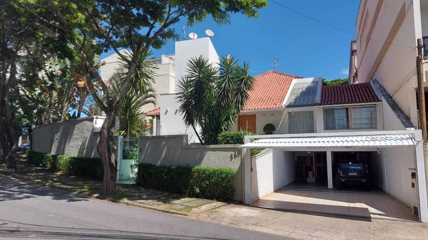 Casa à venda com 3 quartos, 900m² - Foto 1