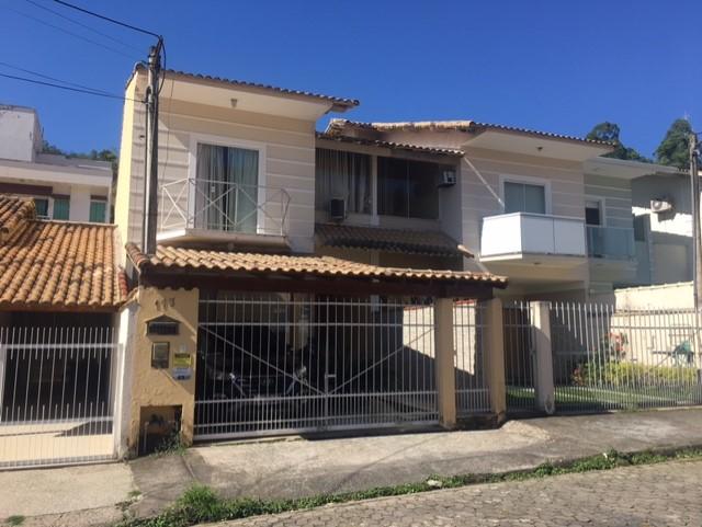 Casa à venda com 3 quartos, 145m² - Foto 1