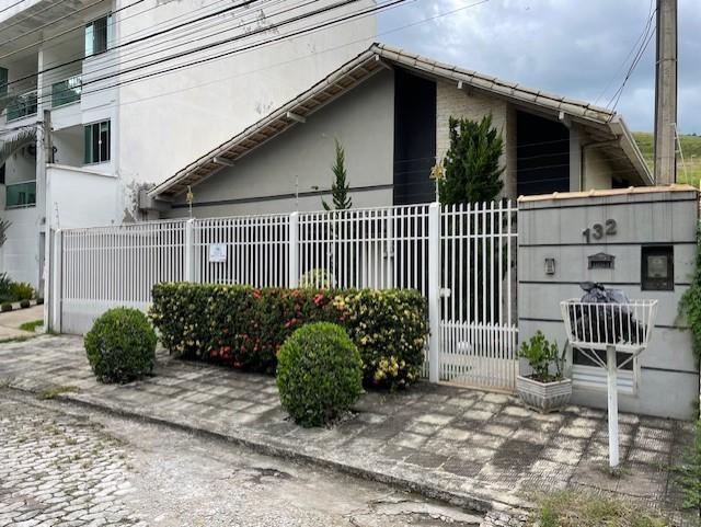 Casa à venda com 3 quartos, 300m² - Foto 2