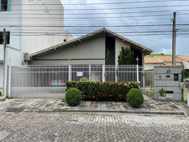 Casa à venda com 3 quartos, 300m² - Foto 1