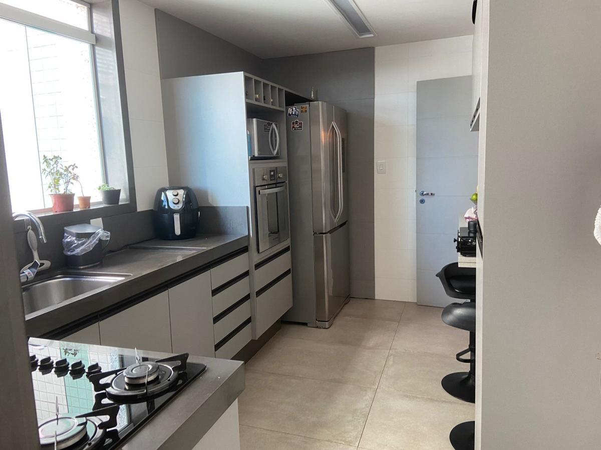 Apartamento à venda com 3 quartos, 137m² - Foto 17