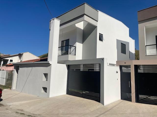 Casa à venda com 3 quartos, 215m² - Foto 1