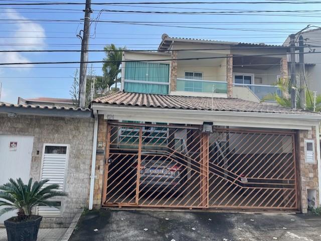 Casa à venda com 4 quartos, 200m² - Foto 3