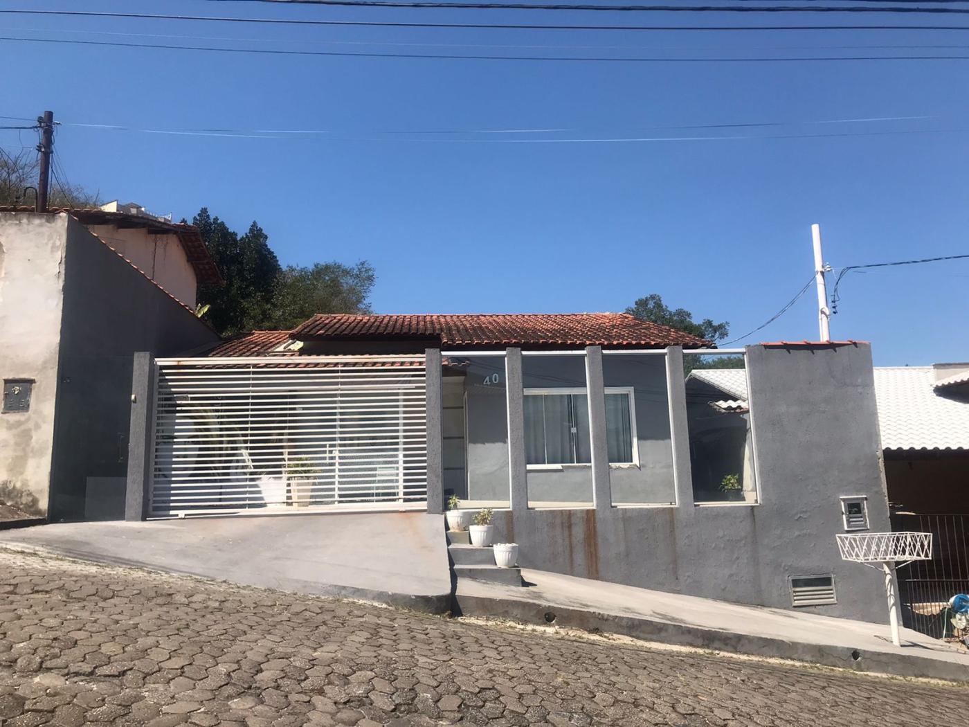 Casa à venda com 4 quartos, 300m² - Foto 1