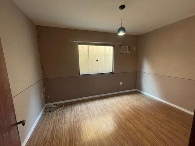 Casa à venda com 2 quartos, 300m² - Foto 5