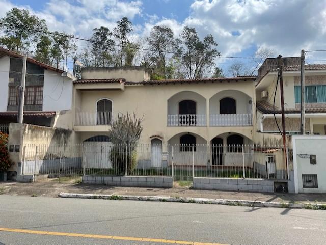 Casa à venda com 6 quartos, 377m² - Foto 1