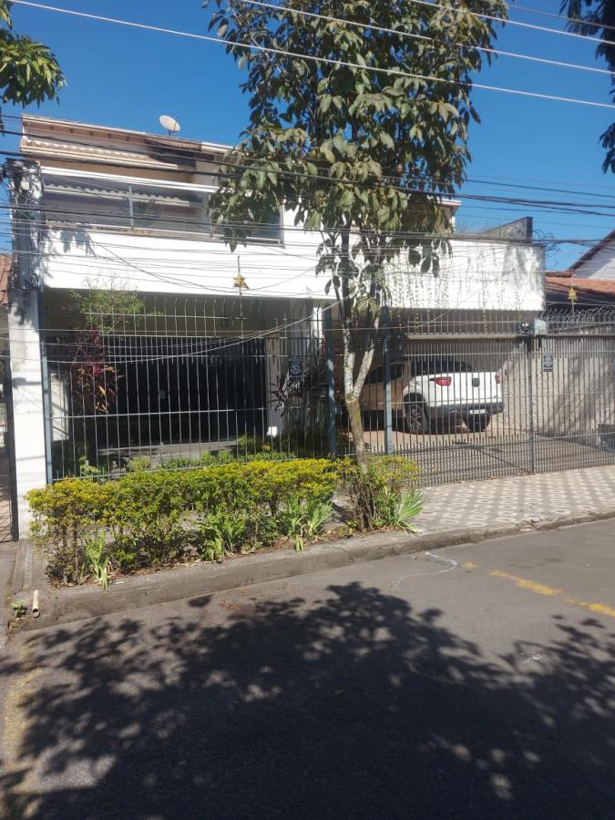 Casa à venda com 6 quartos, 280m² - Foto 2