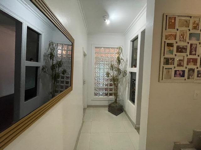 Casa à venda com 6 quartos, 280m² - Foto 8