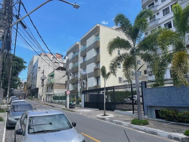 Apartamento à venda com 3 quartos, 136m² - Foto 1