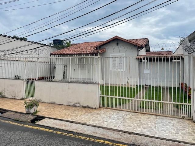 Casa à venda com 4 quartos, 402m² - Foto 2