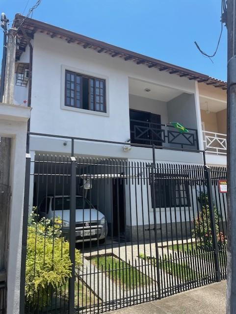 Casa à venda com 4 quartos, 210m² - Foto 1